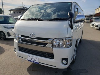 ハイエースバン