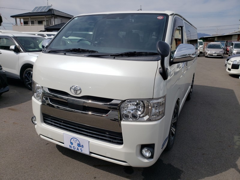 ハイエースバン1枚目