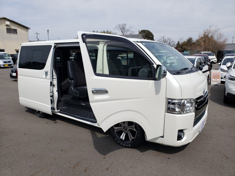 ハイエースバン5枚目