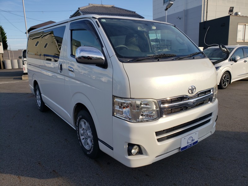 ハイエースバン3枚目