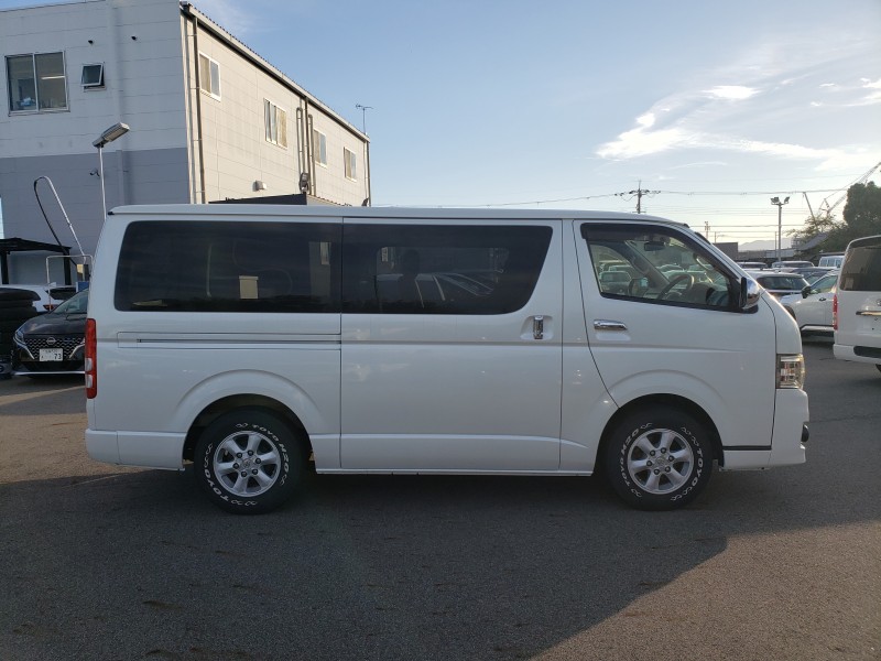 ハイエースバン4枚目