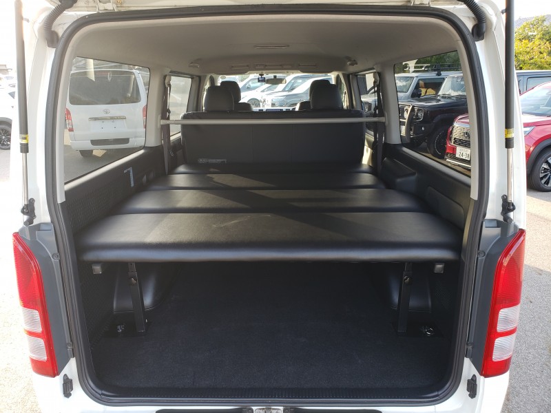 ハイエースバン7枚目