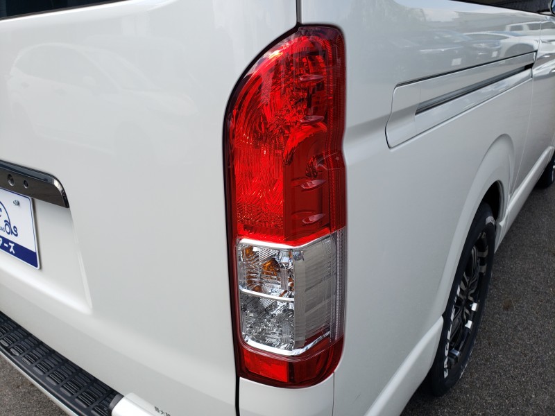 ハイエースバン12枚目