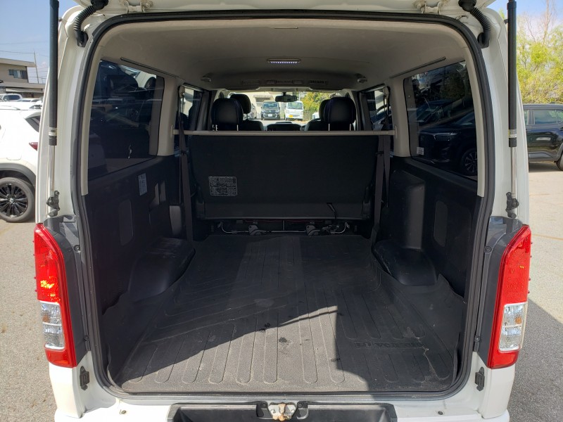 ハイエースバン15枚目