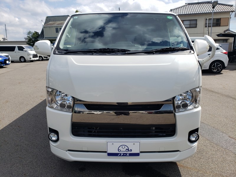 ハイエースバン2枚目