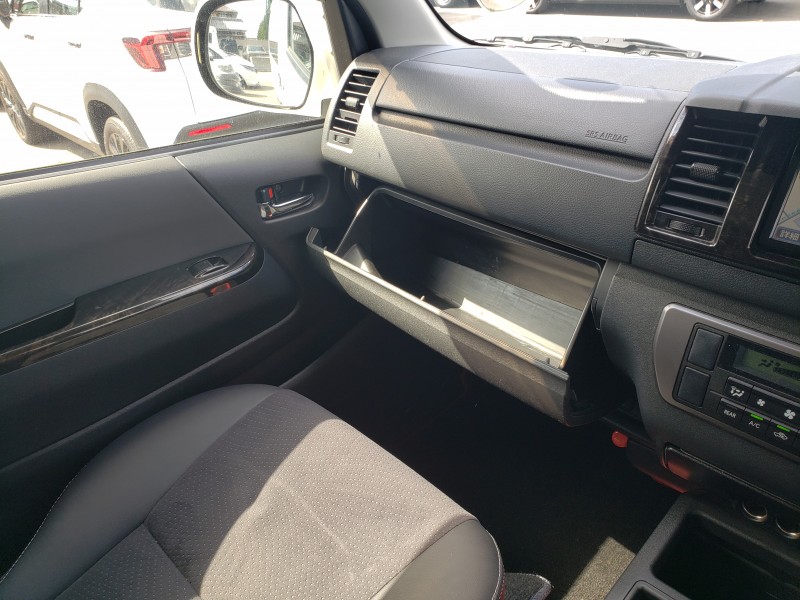 ハイエースバン30枚目