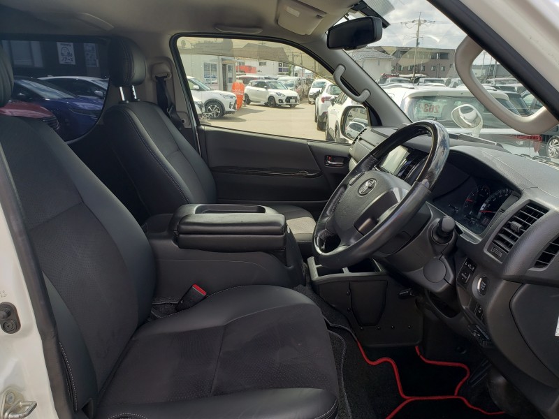 ハイエースバン32枚目