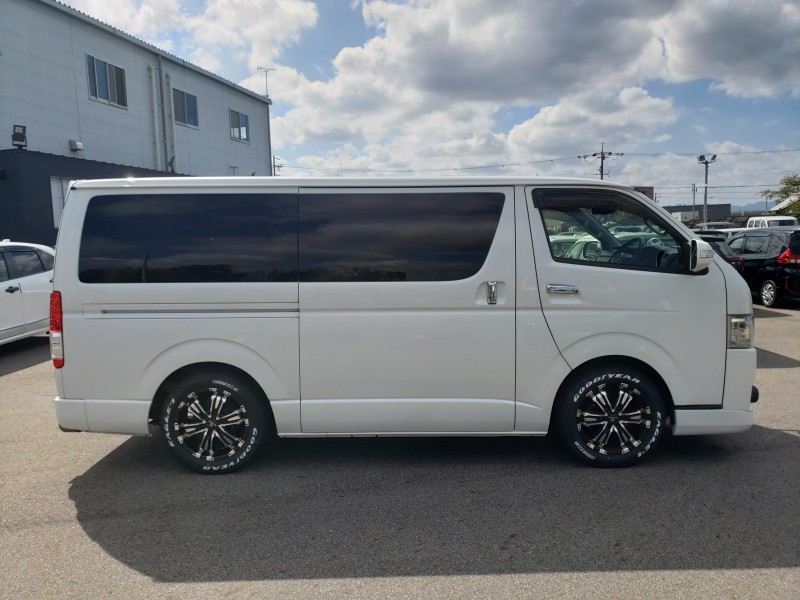 ハイエースバン4枚目