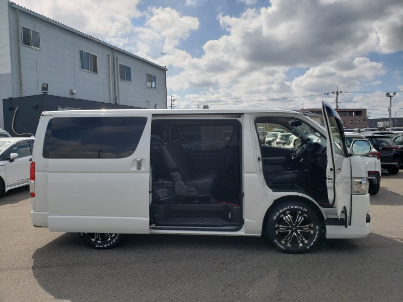 ハイエースバン5枚目