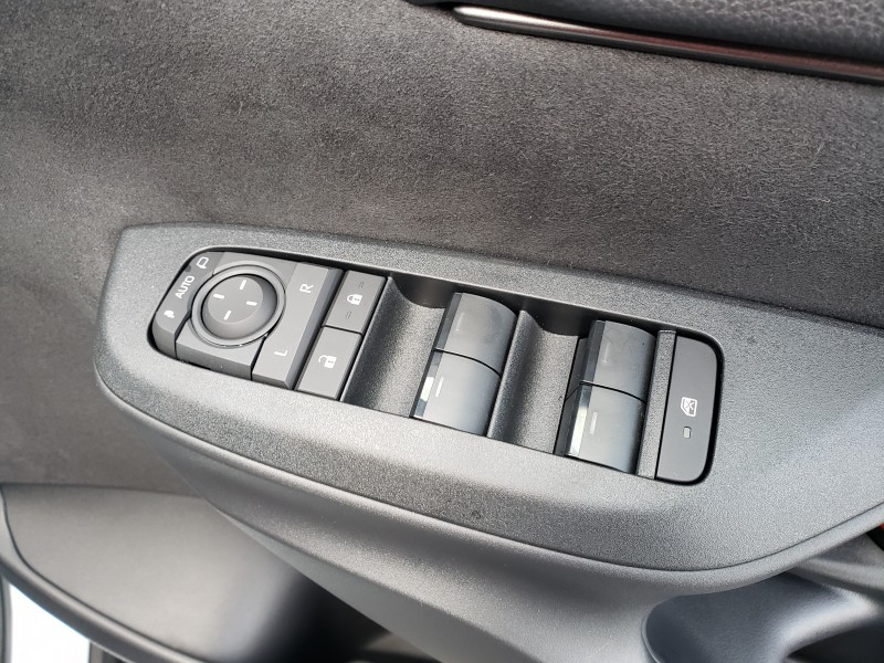 ヤリスクロス15枚目