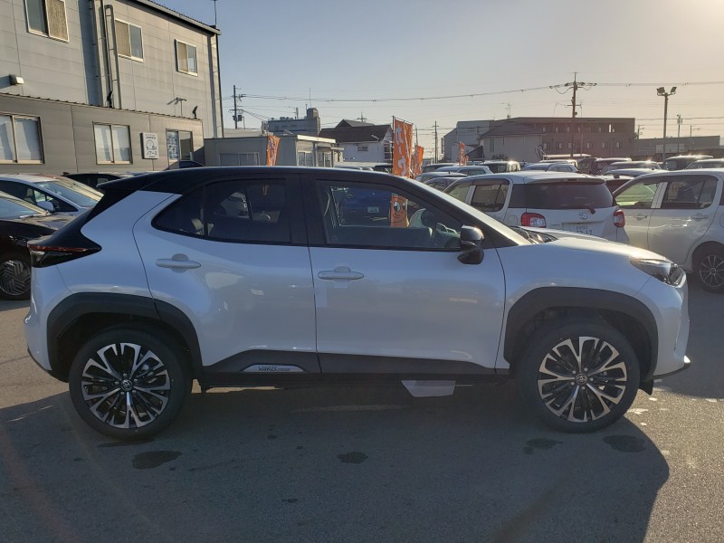 ヤリスクロス3枚目