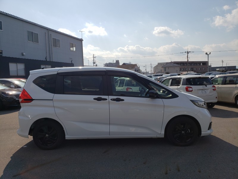 フリードプラス3枚目