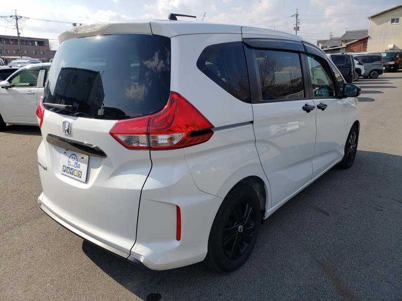 フリードプラス4枚目